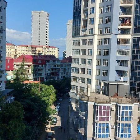 Andrew'S 2 Rooms Apartment In Batumi Ანდრიას 2 Ოთახიანი Აპარტამენტი Ბათუმში Экстерьер фото