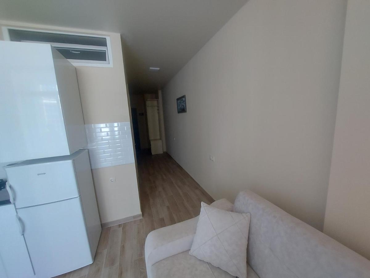 Andrew'S 2 Rooms Apartment In Batumi Ანდრიას 2 Ოთახიანი Აპარტამენტი Ბათუმში Экстерьер фото